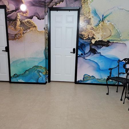 Orangewood & 51Ave Homestay - Not A Hotel 格伦代尔 外观 照片