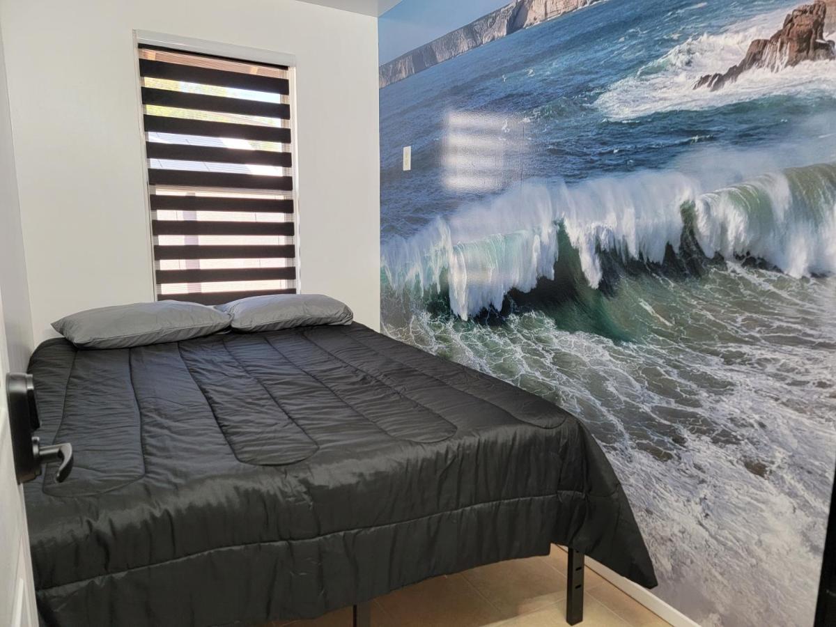 Orangewood & 51Ave Homestay - Not A Hotel 格伦代尔 外观 照片
