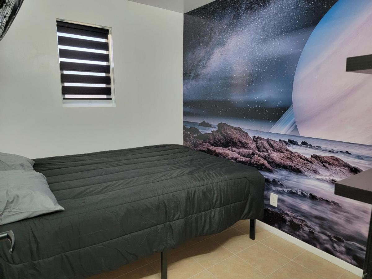 Orangewood & 51Ave Homestay - Not A Hotel 格伦代尔 外观 照片