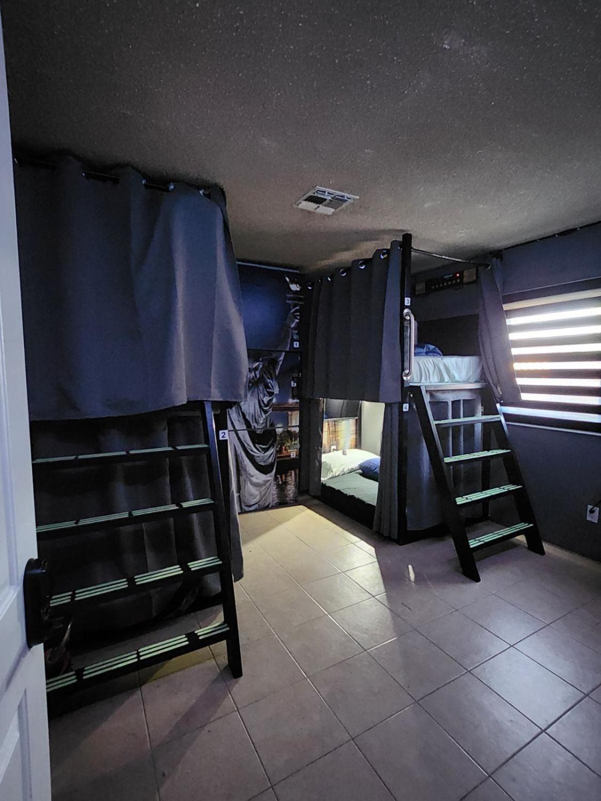 Orangewood & 51Ave Homestay - Not A Hotel 格伦代尔 外观 照片
